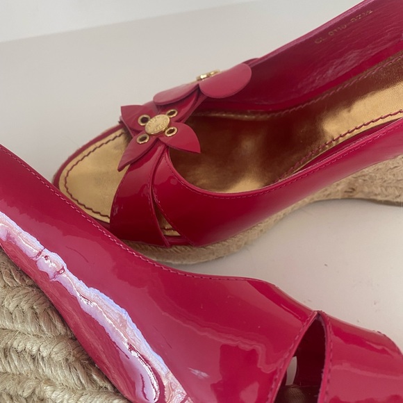 Louis Vuitton Fuchsia Vernis Wedges. 💖💖 - Picture 14 of 14